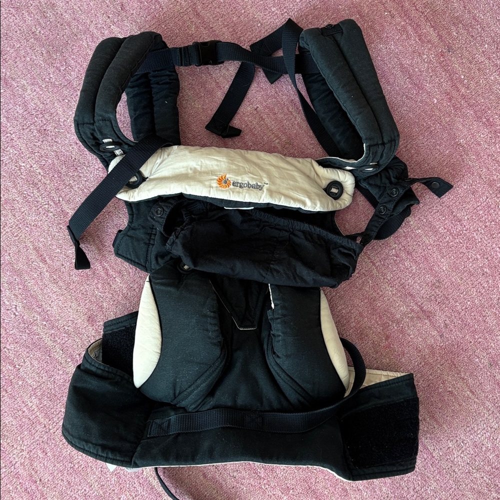 Ergo Baby 360 Black and Cream